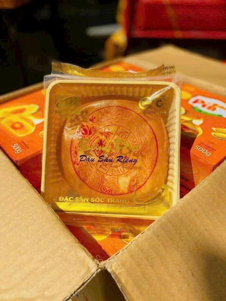 Bánh Pía 4 Trứng Đậu Sầu Riêng Tân Huê 500g (1 cái) 8 Bánh Pía 4 Trứng Đậu Sầu Riêng Tân Huê 500g (1 cái)