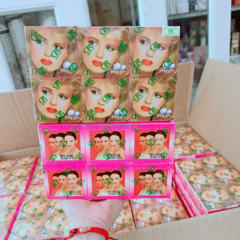 Đánh giá combo 2 Hộp Kem Face Dưỡng Trắng Da Ngọc Trai Cô Gái Tóc Xù Young One 4.5g/Hộp 7 Đánh giá combo 2 Hộp Kem Face Dưỡng Trắng Da Ngọc Trai Cô Gái Tóc Xù Young One 4.5g/Hộp