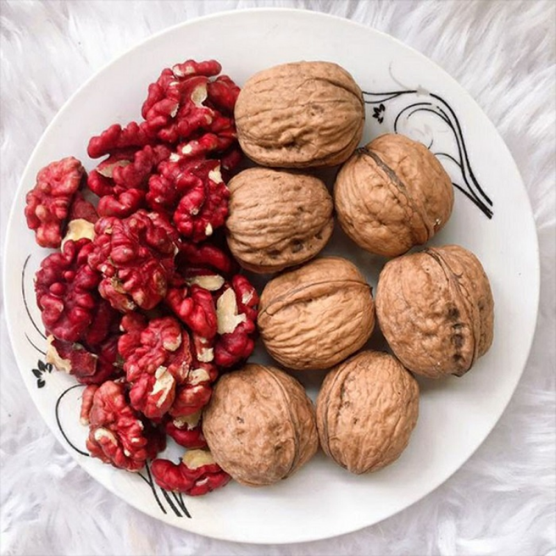 26971_169_20251106102922-3.png Quả Óc Chó Ruột Đỏ Tách Vỏ 230g - Hộp Tròn Nhỏ Hộp Quà Tết 2026 - QOCTVHTN230G