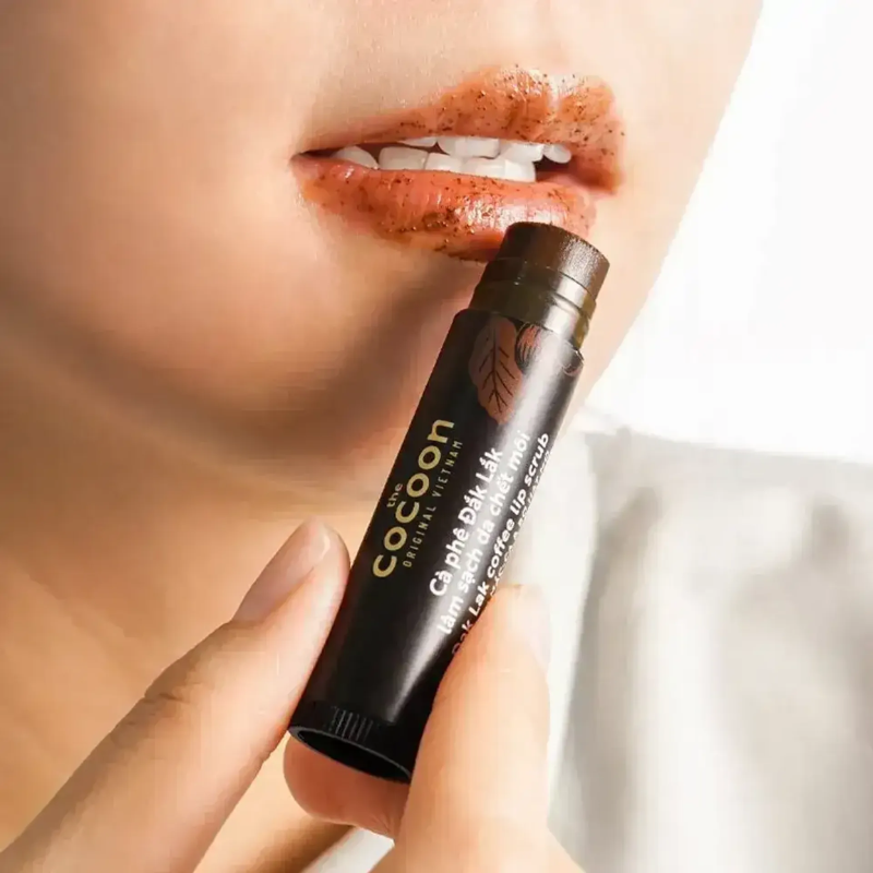 27702_18_20251219092431.png Son Tẩy Tế Bào Chết Môi Cocoon 5g - Son Cocoon Cà Phê Đắk Lắk - 8936217700056