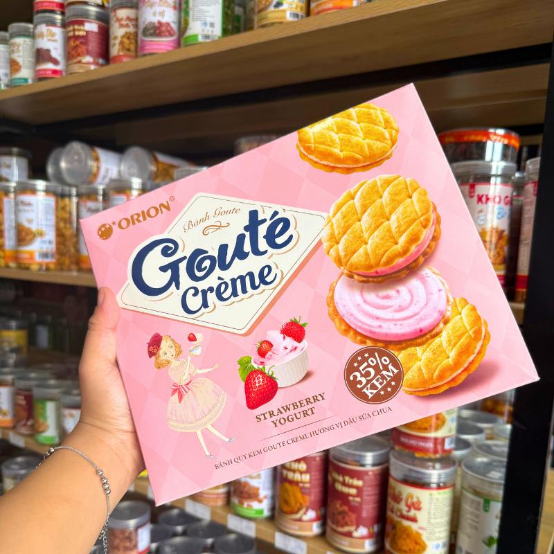 Bánh Quy Kem GOUTE CREME Vị Dâu Sữa Chua 320g 5 Bánh Quy Kem GOUTE CREME Vị Dâu Sữa Chua 320g