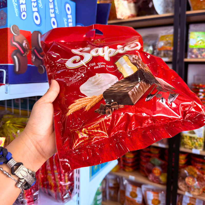 Bảng giá sỉ bánh Bông Lan Phủ Socola SAPIE Gold Túi 180g (10 Bánh x 18g) 5 Bảng giá sỉ bánh Bông Lan Phủ Socola SAPIE Gold Túi 180g (10 Bánh x 18g)