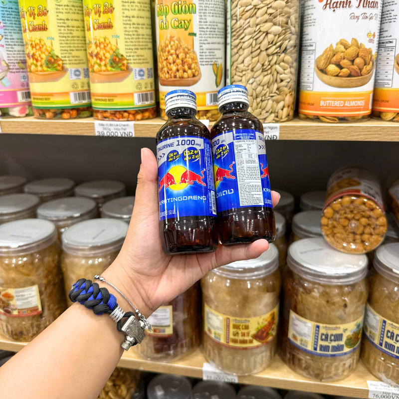 Phân phối 1 Chai Nước Tăng Lực Bò Húc REDBULL Chai Nắp Xanh 7 Phân phối 1 Chai Nước Tăng Lực Bò Húc REDBULL Chai Nắp Xanh