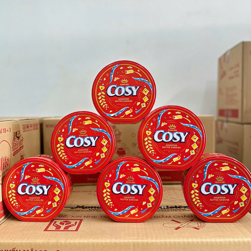 Bánh Quy Bơ Thập Cẩm Socola Cosy Assorted Butter Cookies 135g - Hộp Thiếc Tròn Màu Đỏ 2 Bánh Quy Bơ Thập Cẩm Socola Cosy Assorted Butter Cookies 135g - Hộp Thiếc Tròn Màu Đỏ