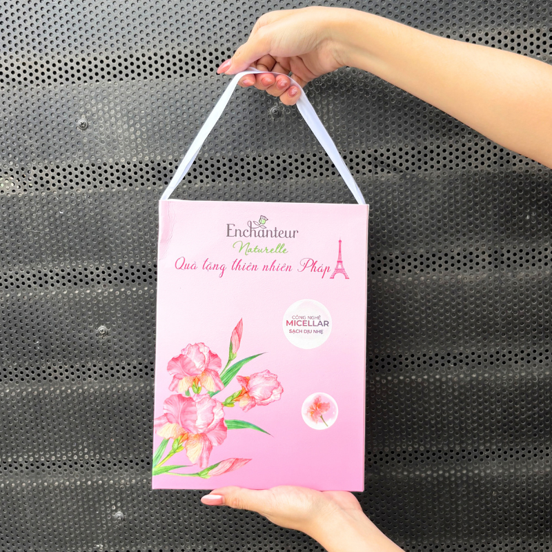 Phân phối set Quà Tặng Sữa Tắm Enchanteur Naturelle Hương Hoa Iris & Tẩy Tế Bào Chết Body (Set Màu Hồng) 6 Phân phối set Quà Tặng Sữa Tắm Enchanteur Naturelle Hương Hoa Iris & Tẩy Tế Bào Chết Body (Set Màu Hồng)