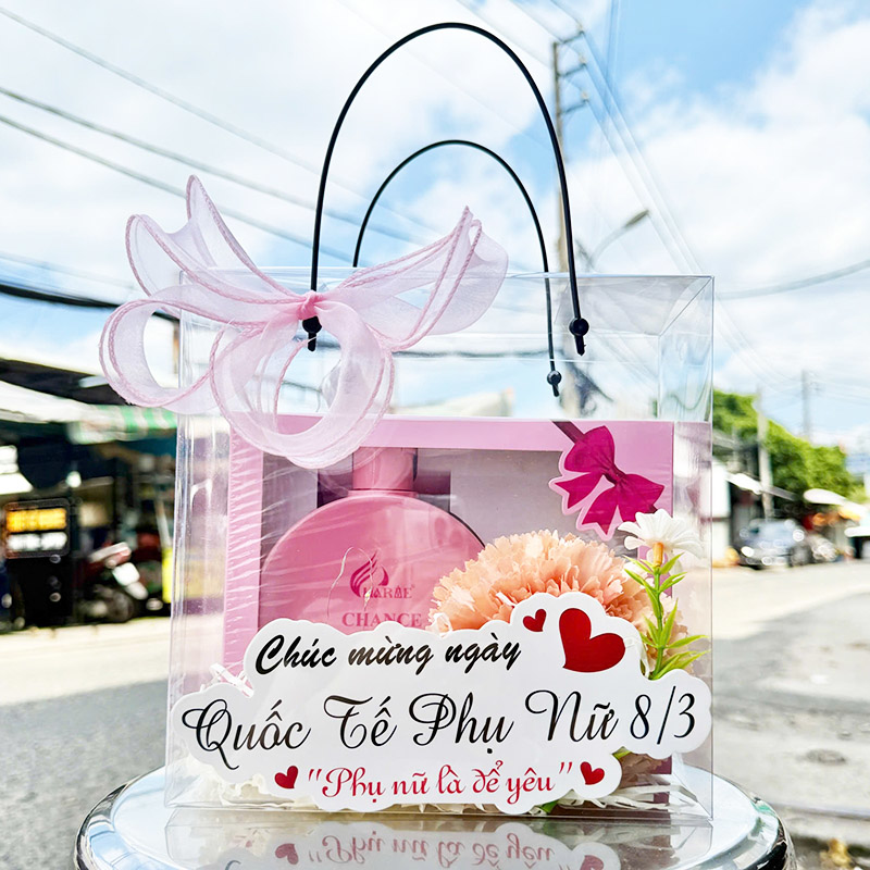 Túi Quà Tặng 8-3 Sữa Tắm Nước Hoa Charme Chance Hồng 250ml + Nước Hoa Charme Chance (Có Đèn Chớp) 4 Túi Quà Tặng 8-3 Sữa Tắm Nước Hoa Charme Chance Hồng 250ml + Nước Hoa Charme Chance (Có Đèn Chớp)