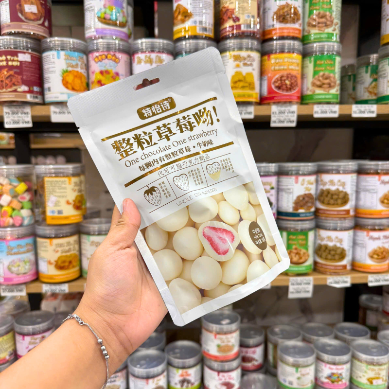 Sỉ kẹo Socola Bọc Dâu Tây Thơm Ngon Vị Sữa Chua 60g - Bịch Trắng Kem 5 Sỉ kẹo Socola Bọc Dâu Tây Thơm Ngon Vị Sữa Chua 60g - Bịch Trắng Kem