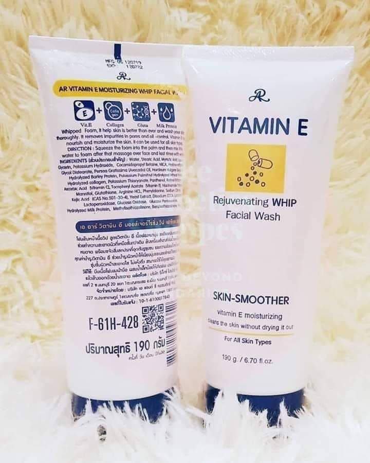 Sữa rửa mặt tạo bọt, công thức vitamin E, kết cấu bọt dày, mềm, mịn, hương thơm tươi mát, giúp làm sạch da.