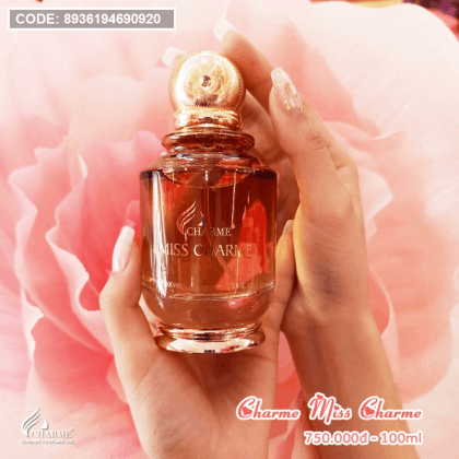 Charme được thể hiện bởi nụ cười rực rỡ của hoa và trái cây