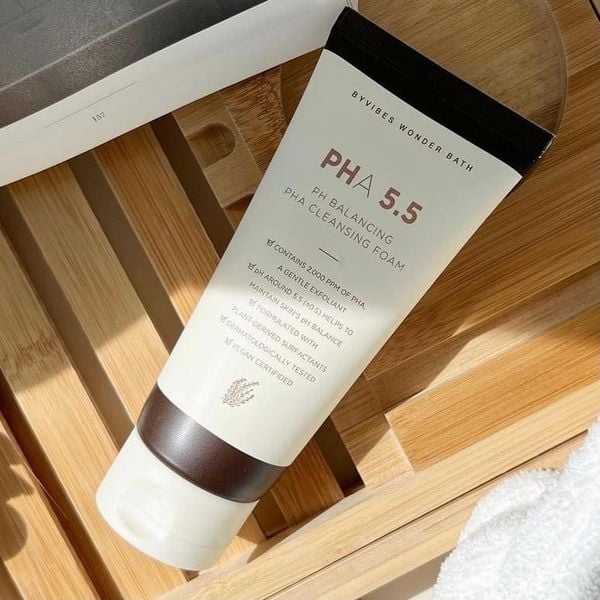Sữa Rửa Mặt Tẩy Tế Bào Chết Byvibes Wonder Bath PHA 5.5 PH Balancing PHA Cleansing Foam không gây kích ứng da