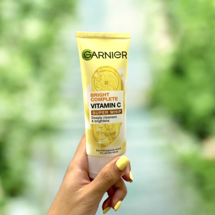 Sữa Rửa Mặt Hỗ Trợ Dưỡng Sáng Da Garnier Light Complete Brightening Whip Foam 100ml