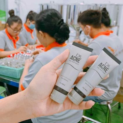 lột sạch mụn đầu đen mụn cám với Gel hút mụn Dr Acne