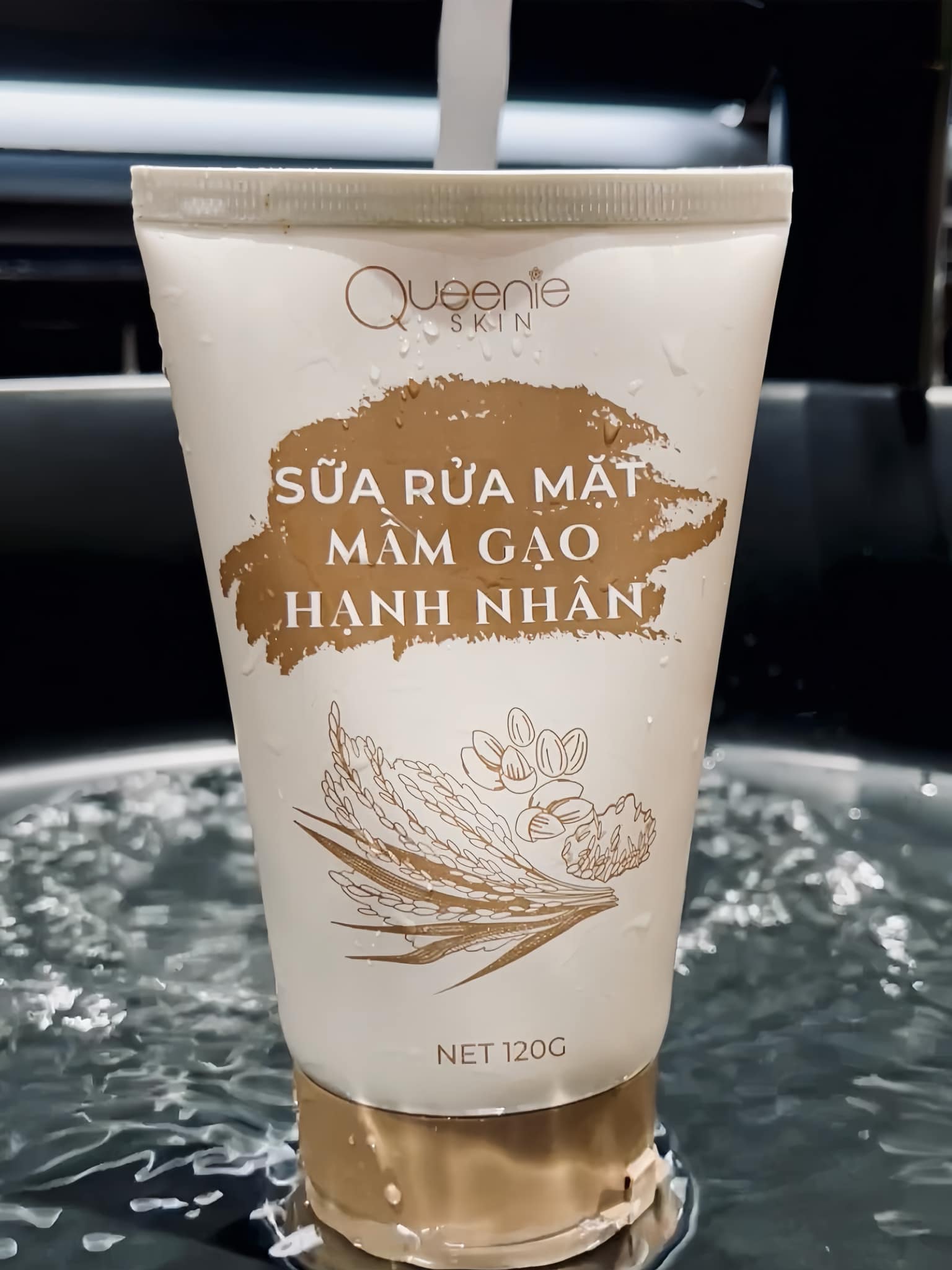 Sữa Rửa Mặt Mầm Gạo Hạnh Nhân Queenie Skin 120g