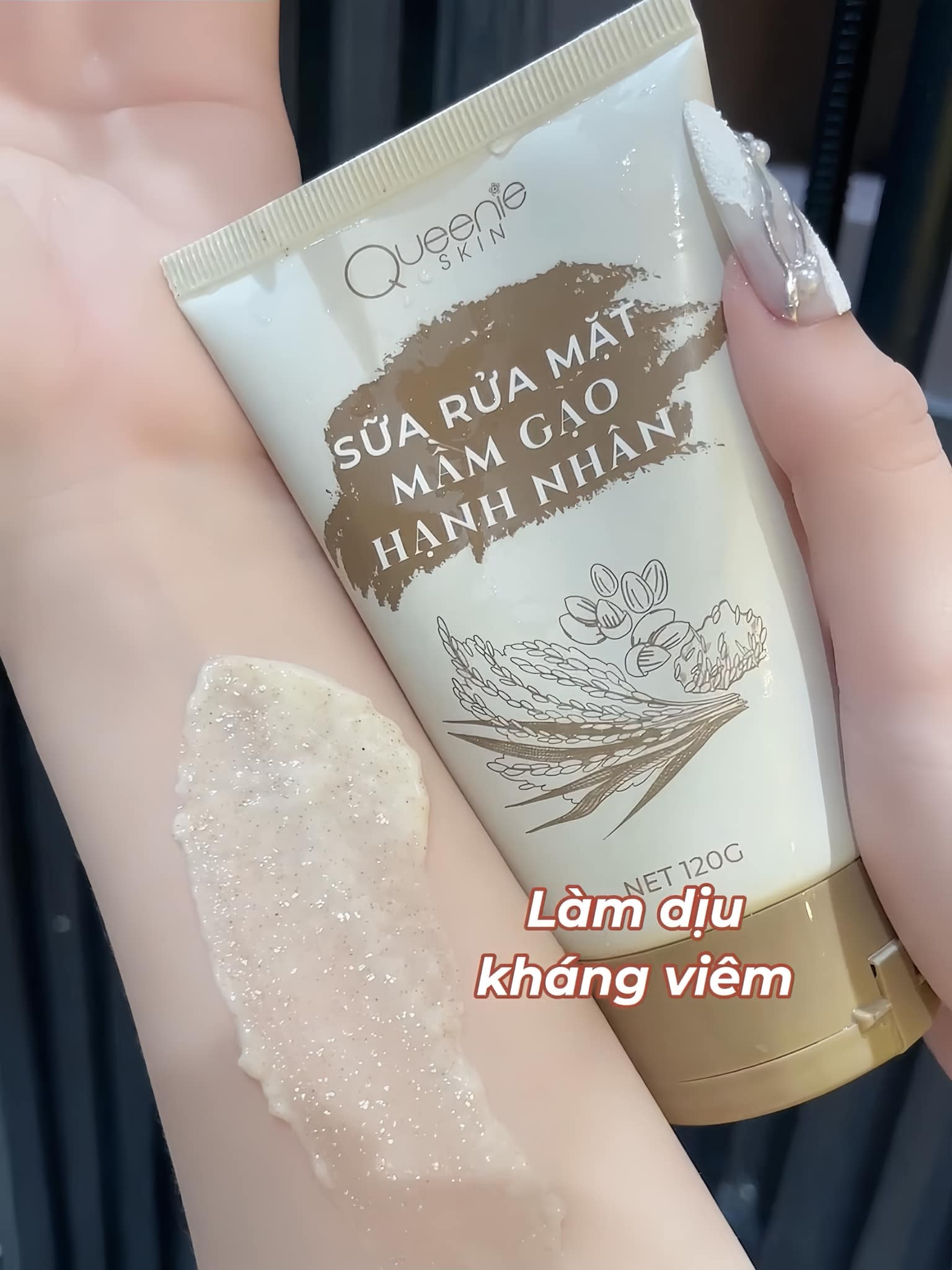 Sữa Rửa Mặt Mầm Gạo Hạnh Nhân Queenie Skin 120g