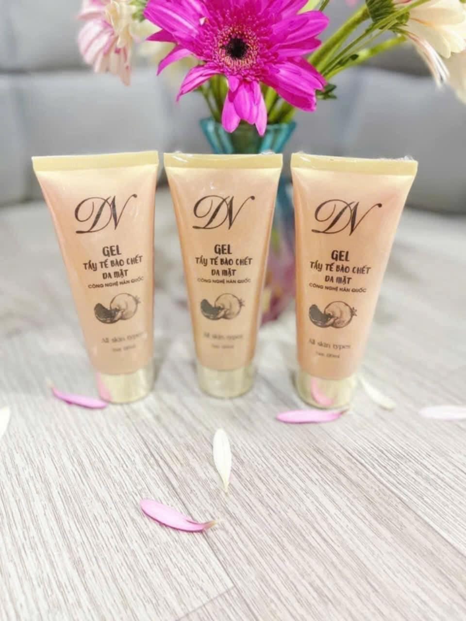 Tẩy Tế Bào Chết Da Mặt DN 120ml Chân ái cho da dầu mụn