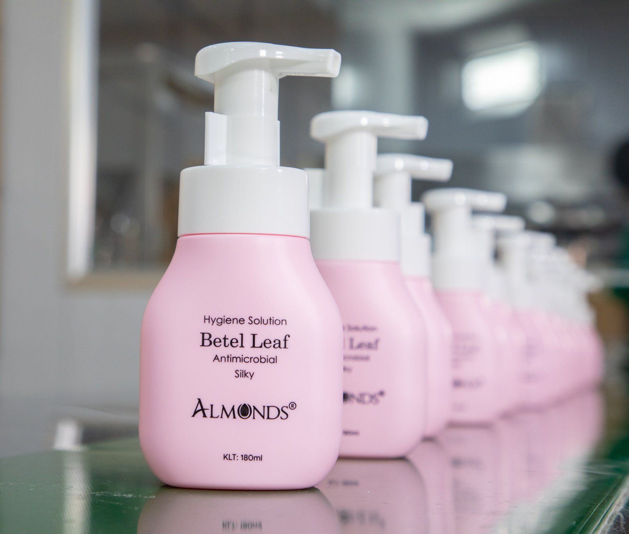 Dung dịch vệ sinh phụ nữ lá trầu Almonds chính hãng